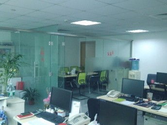 浦發(fā)廣場(chǎng)88號(hào)朝南精裝寫字樓，雙開玻璃門，專為IT及咨詢類企業(yè)打造的理想辦公空間